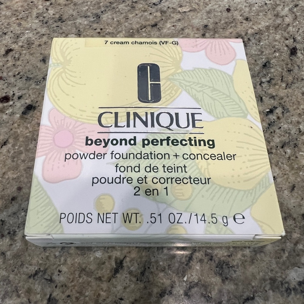 Clinique Beyond Perfecting Powder - Foundation and Concealer Golden Neutral 8